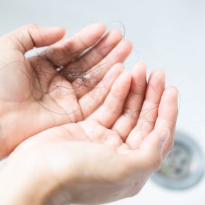 closeup hair loss on woman hand in the bathroom t20 zLk7XG